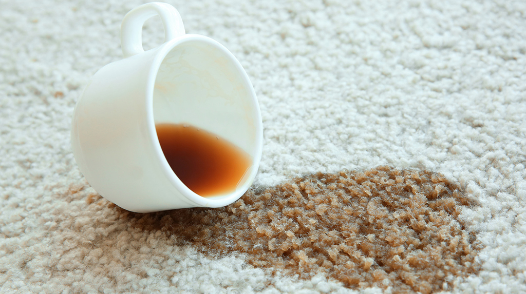 لکه چای روی فرش